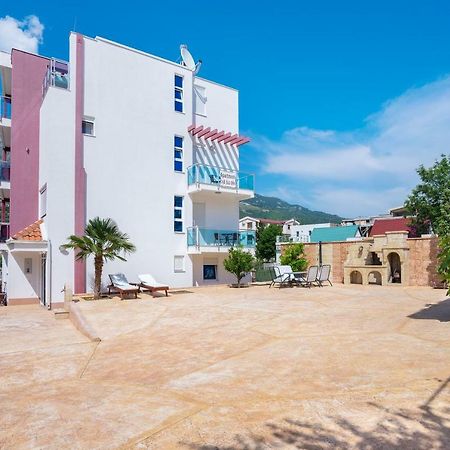 Apartments Vila A1 Dobra Voda Bagian luar foto