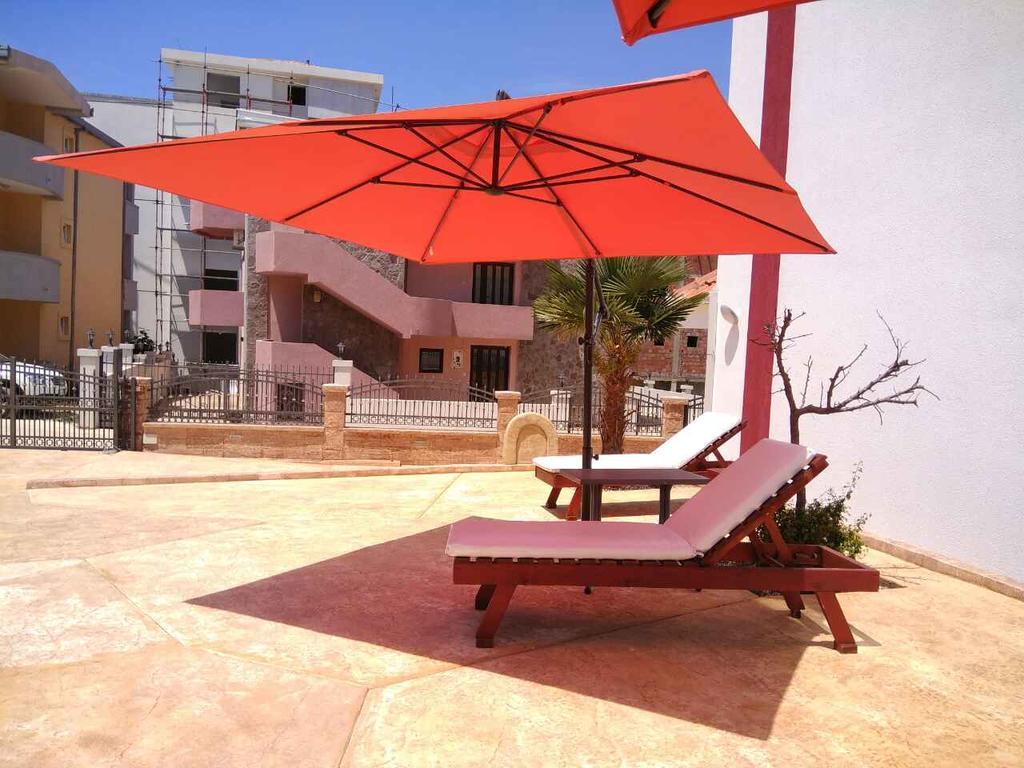 Apartments Vila A1 Dobra Voda Bagian luar foto