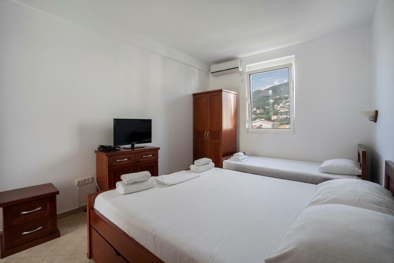 Apartments Vila A1 Dobra Voda Bagian luar foto