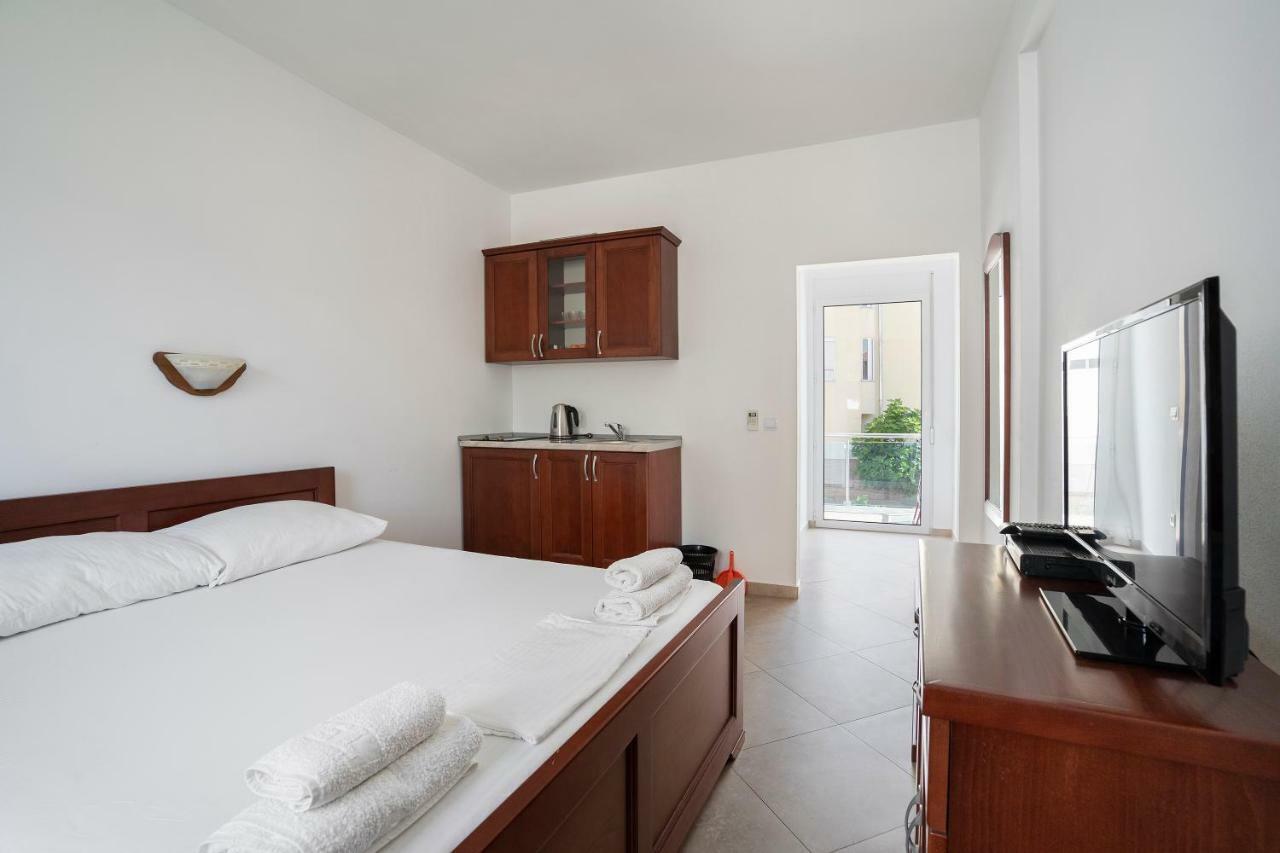 Apartments Vila A1 Dobra Voda Bagian luar foto