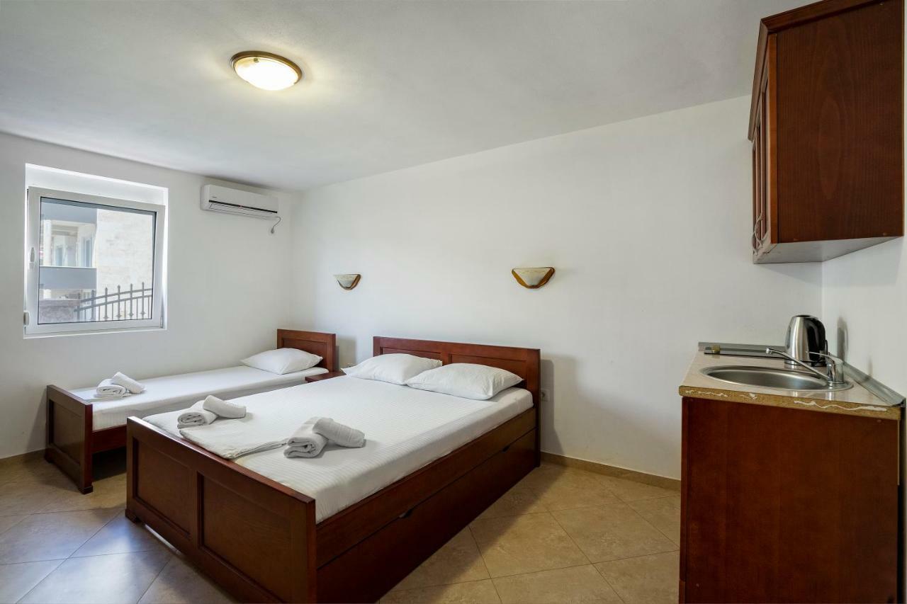 Apartments Vila A1 Dobra Voda Bagian luar foto