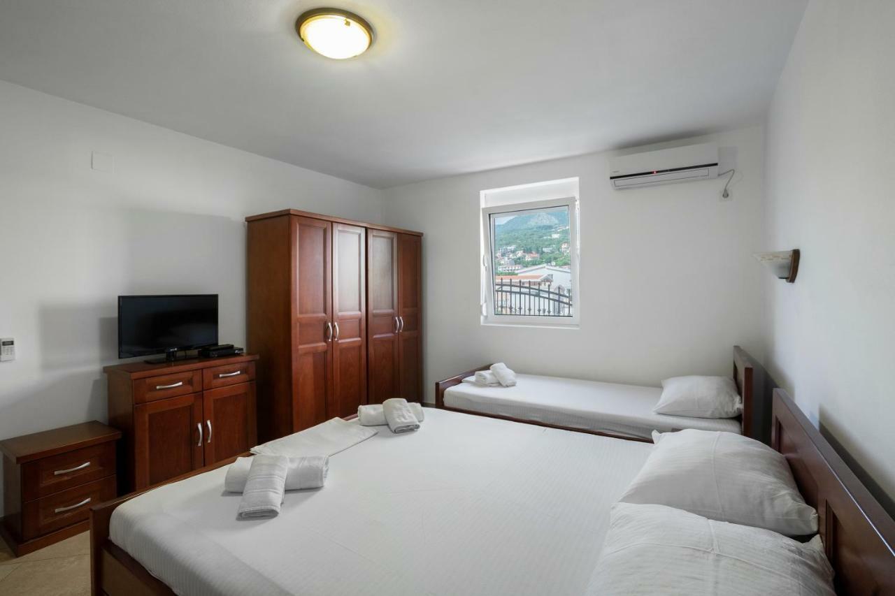 Apartments Vila A1 Dobra Voda Bagian luar foto