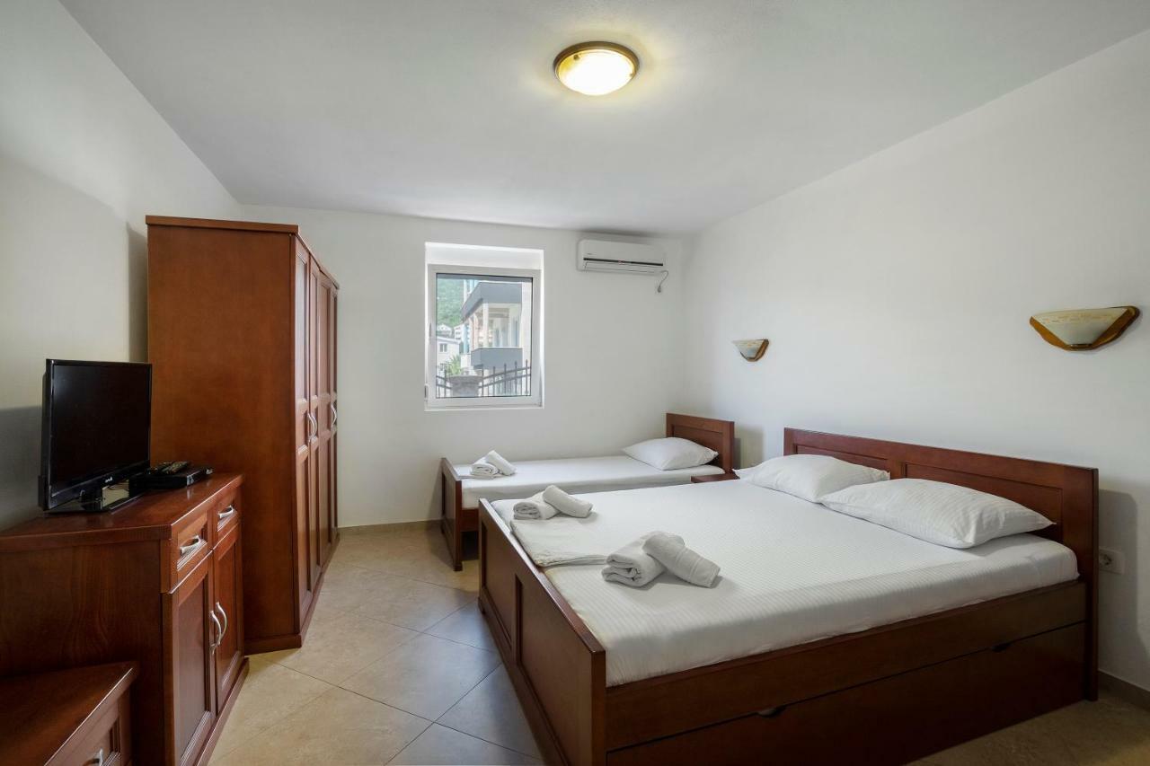 Apartments Vila A1 Dobra Voda Bagian luar foto