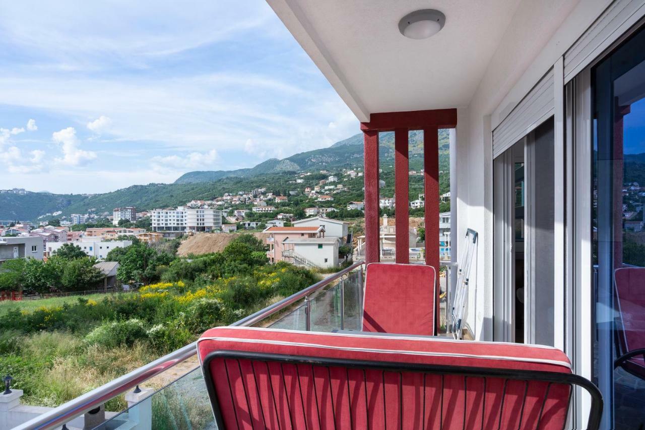 Apartments Vila A1 Dobra Voda Bagian luar foto