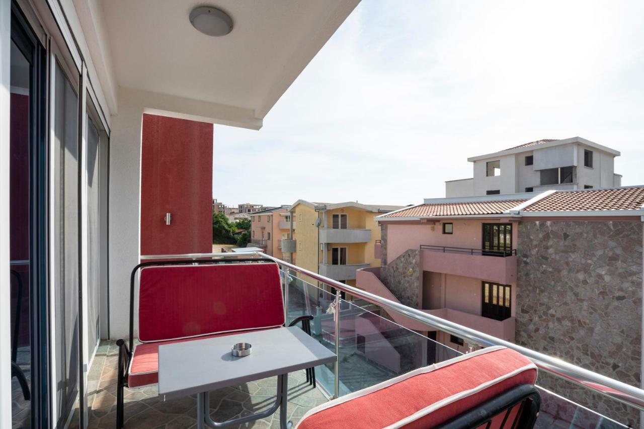 Apartments Vila A1 Dobra Voda Bagian luar foto