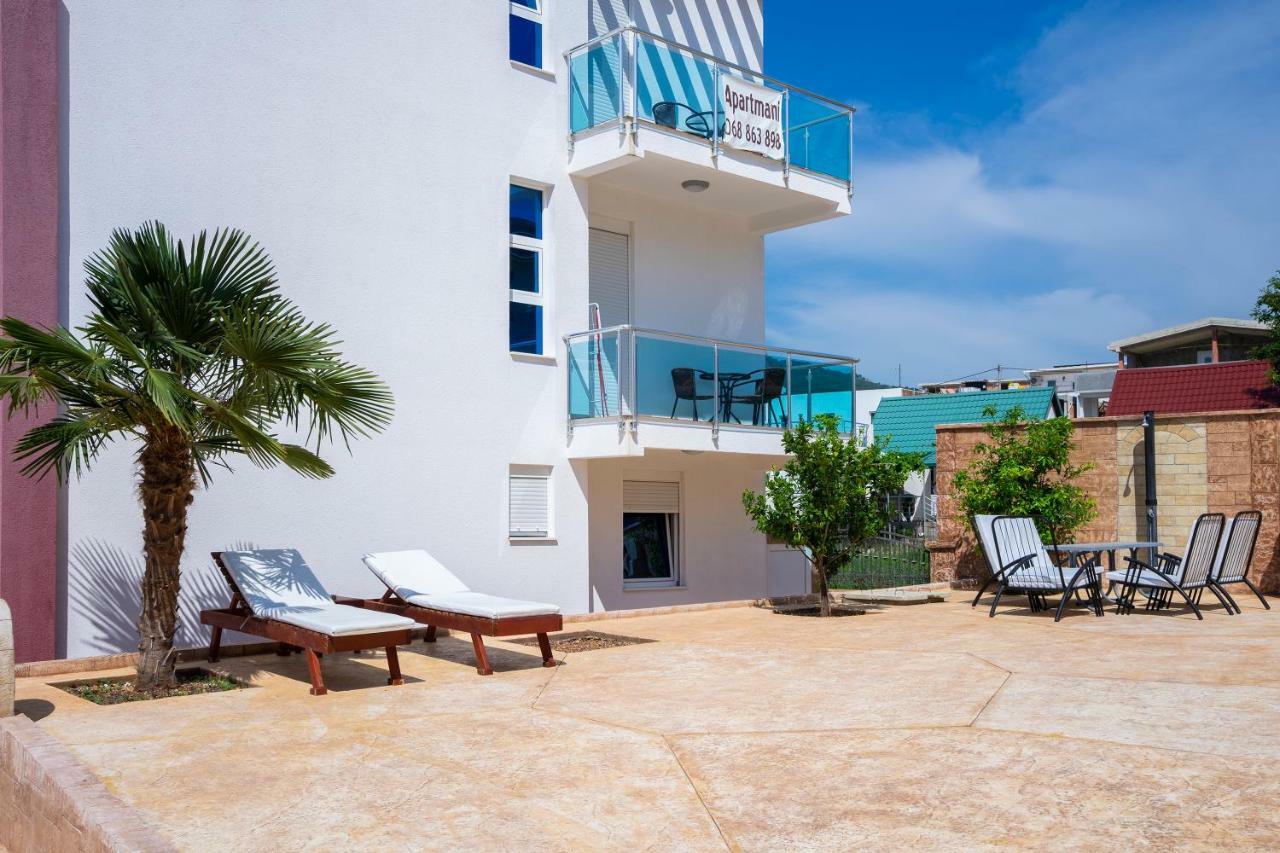 Apartments Vila A1 Dobra Voda Bagian luar foto